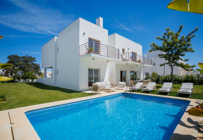 Villa em Albufeira - Villa Jute OCV - Piscina privada e garagem