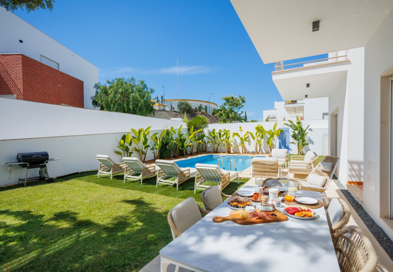 Villa em Albufeira - Villa Jute OCV - Piscina privada e garagem