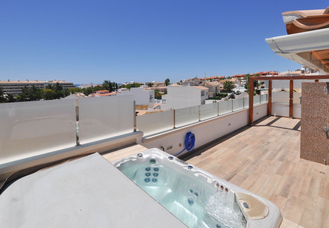 Villa em Albufeira - Villa Sunflower OCV - Jacuzzi Piscina privada e garagem