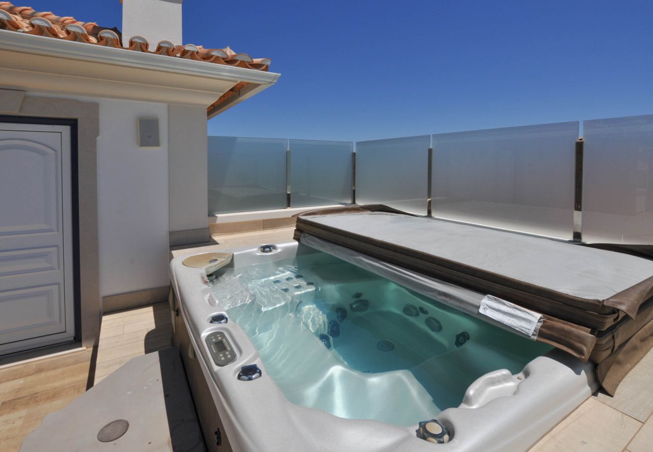 Villa em Albufeira - Villa Sunflower OCV - Jacuzzi Piscina privada e garagem