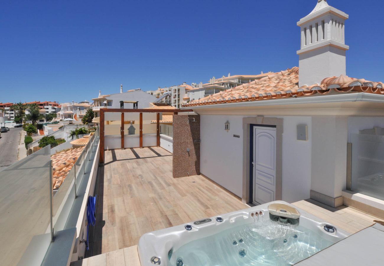 Villa em Albufeira - Villa Sunflower OCV - Jacuzzi Piscina privada e garagem