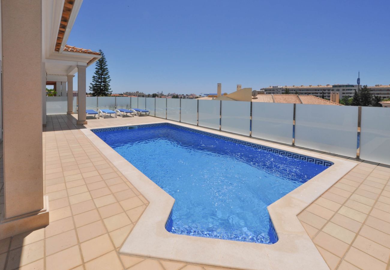 Villa em Albufeira - Villa Sunflower OCV - Jacuzzi Piscina privada e garagem