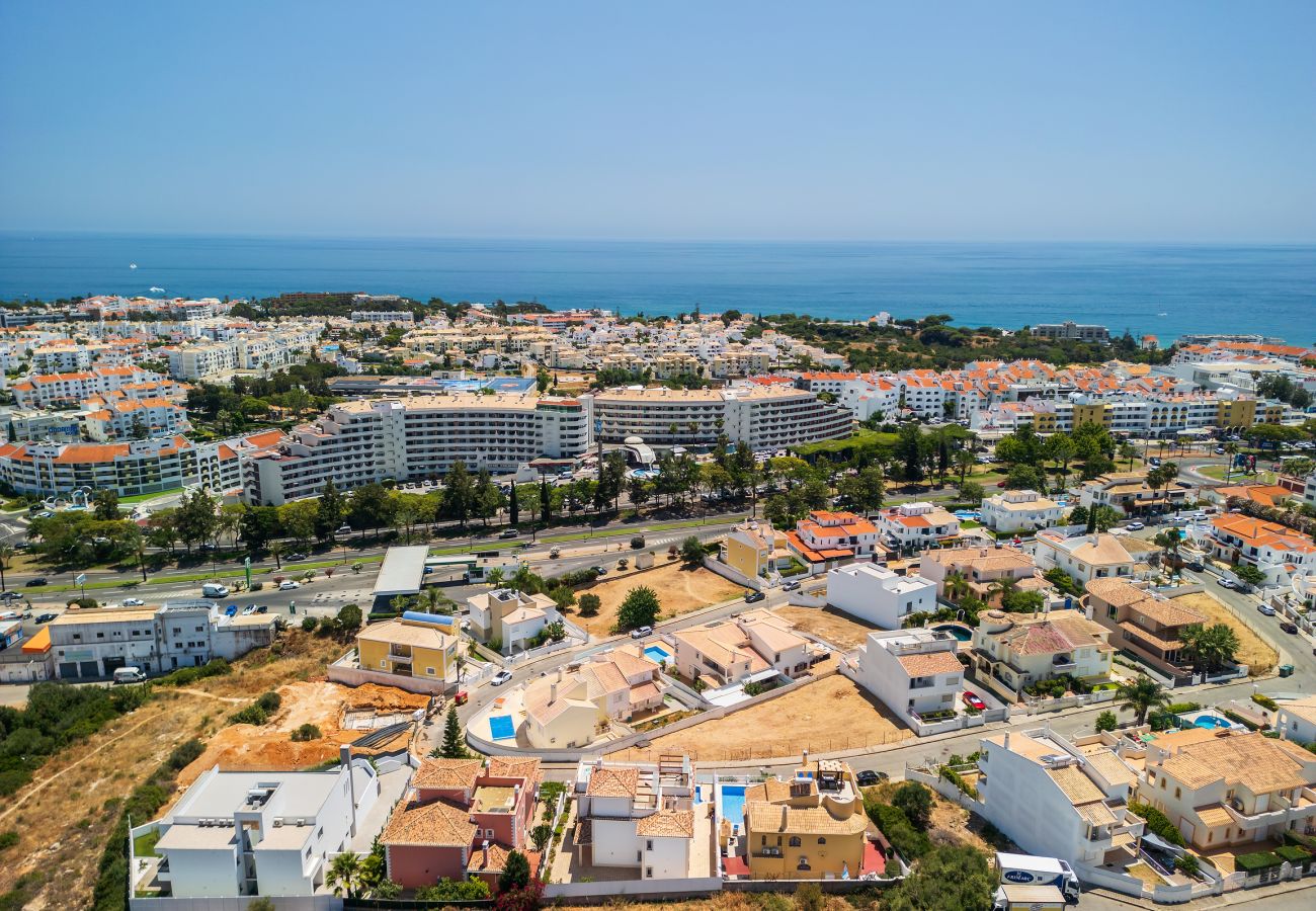 Villa em Albufeira - Villa Sunflower OCV - Jacuzzi Piscina privada e garagem