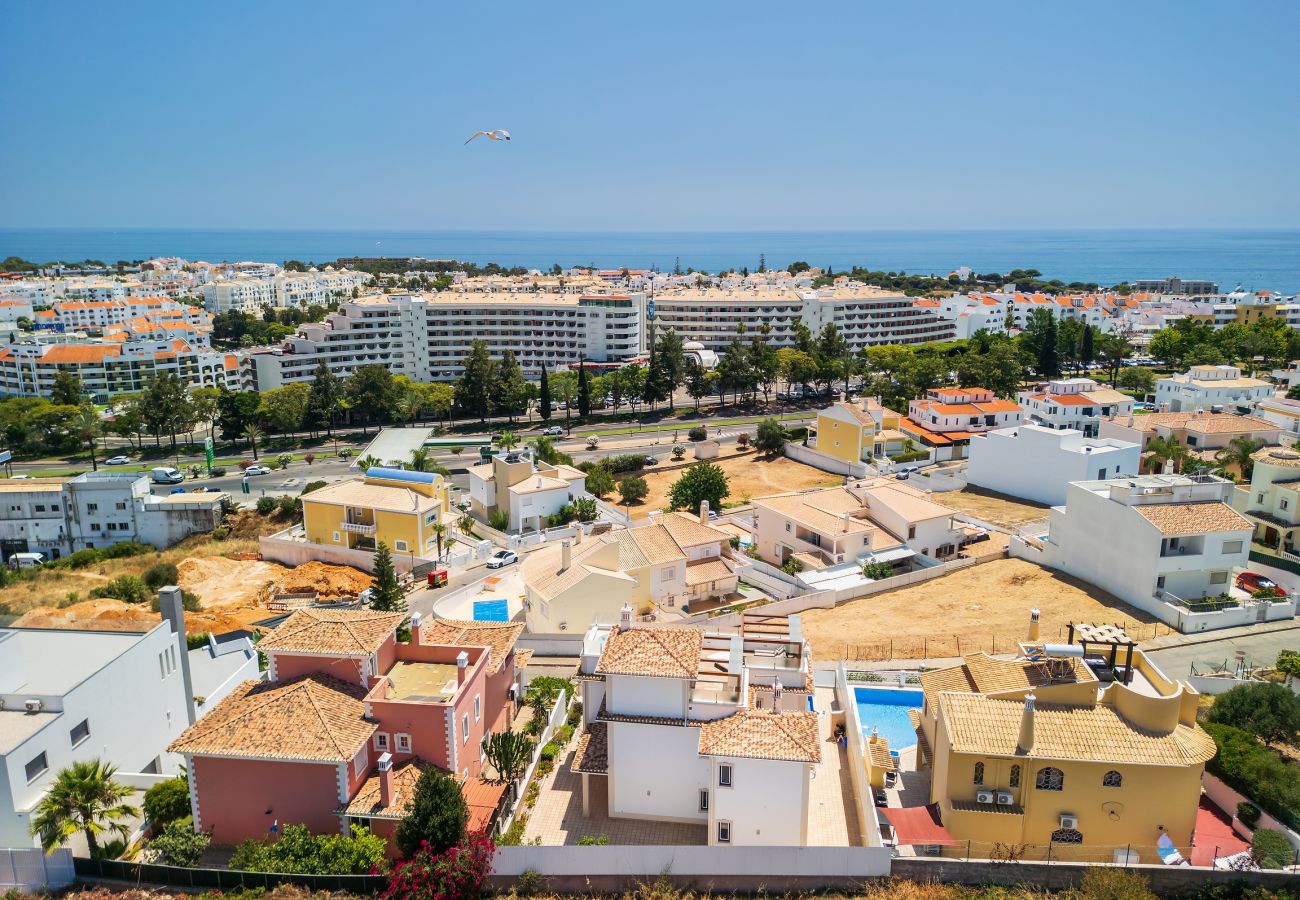 Villa em Albufeira - Villa Sunflower OCV - Jacuzzi Piscina privada e garagem