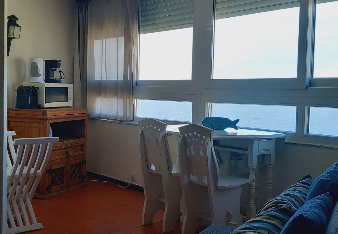 Studio in Sesimbra - RENT4REST SESIMBRA OCEAN VIEW STUDIO - DIRECT BEACH ACCESS