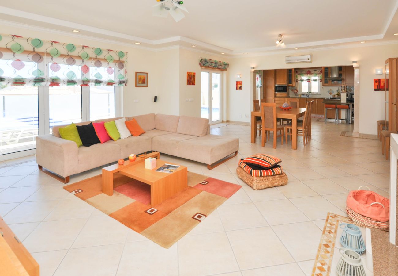 Villa in Albufeira - Villa Sunflower OCV - Pool & Jacuzzi